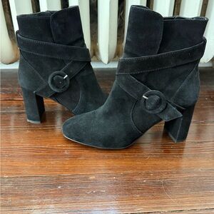 Ann Taylor Bkack Suede boots - size 6
